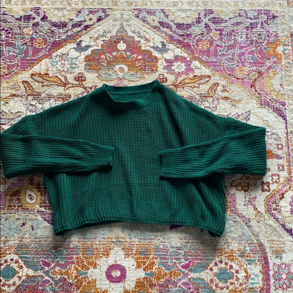 Cropped green sweater